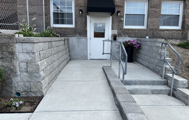 1 bed, 1 bath, 525 sqft, $1,550, Unit 33