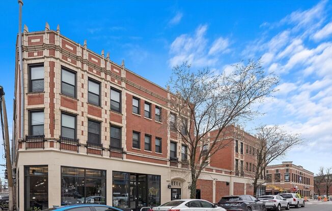 Studio, 1 bath, 365 sqft, $1,295, Unit Spaulding-217