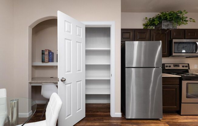 2 beds, 2 baths, 990 sqft, $1,205, Unit 6204