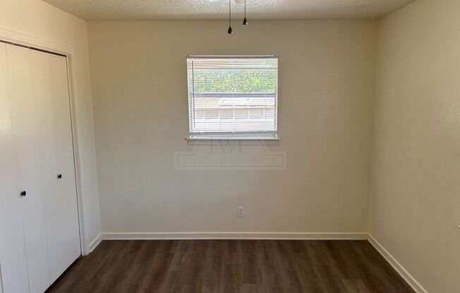 3 beds, 1 bath, $1,025