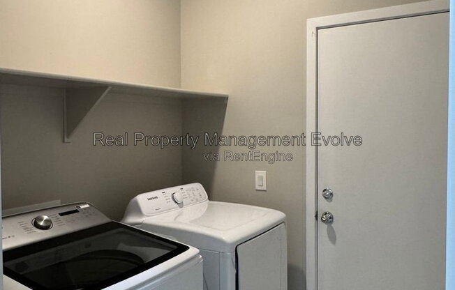 5 beds, 3 baths, 2,033 sqft, $2,990