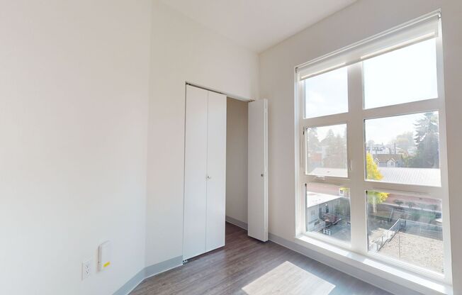 Studio, 1 bath, 365 sqft, $1,380, Unit 205