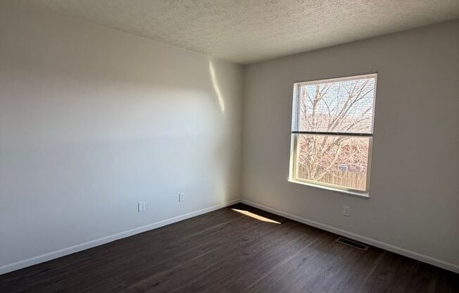 2 beds, 1 bath, 885 sqft, $1,150, Unit 730