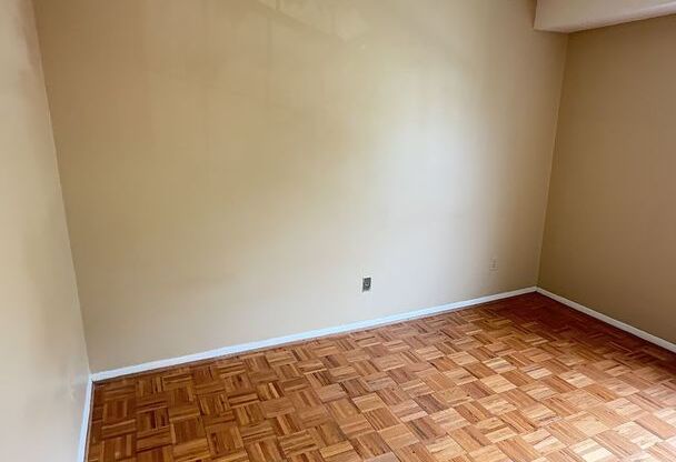 August 2026/2027 Loyola off-campus  2bd/2ba Homeland Southway Condo w/ CAC & more! - Available 8/9