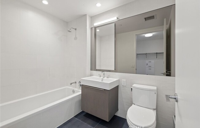 2 beds, 2 baths, 1,290 sqft, $4,600, Unit 2408