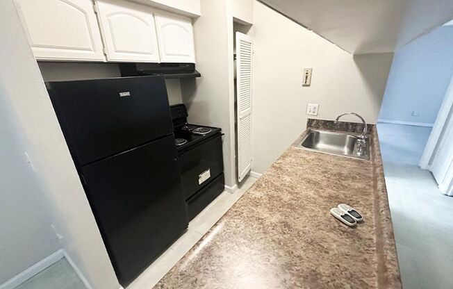 2 beds, 1 bath, 800 sqft, $1,095, Unit 605-14