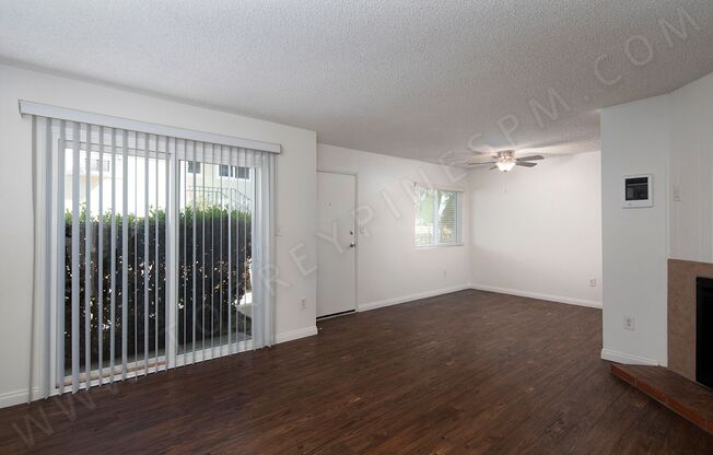 *OPEN HOUSE: 11/16 10-11AM* 2 BR Townhouse in Pacific Beach with Parking!