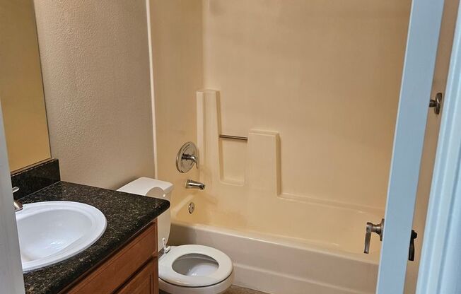 2 beds, 2.5 baths, $1,750, Unit Unit 160