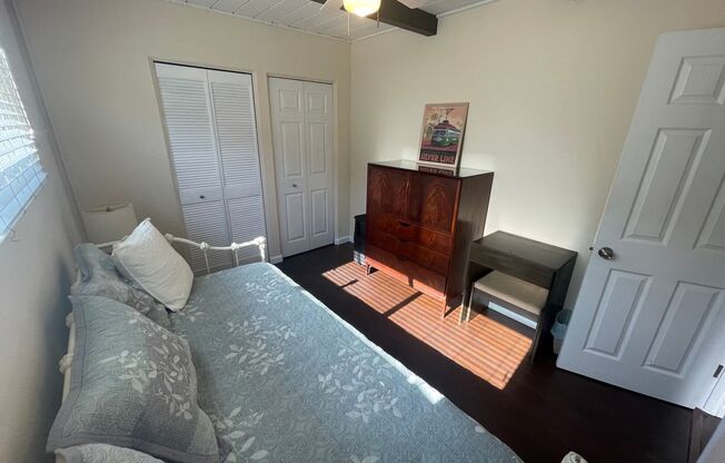 2 beds, 1 bath, $3,150