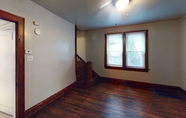 3 beds, 1 bath, $1,650, Unit 383