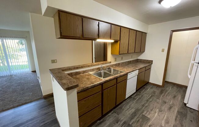 3 beds, 1 bath, 1,040 sqft, $1,800, Unit 3172-104