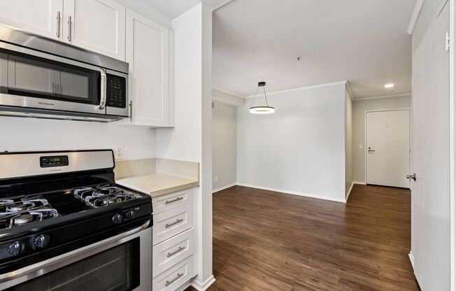 1 bed, 1 bath, 850 sqft, $2,348, Unit 104