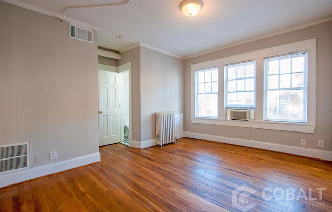 674 SOMERSET TER NE