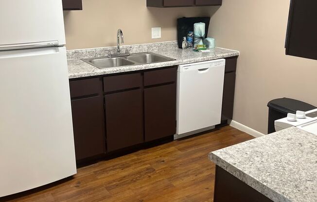 2 beds, 1 bath, 948 sqft, $1,179, Unit 032