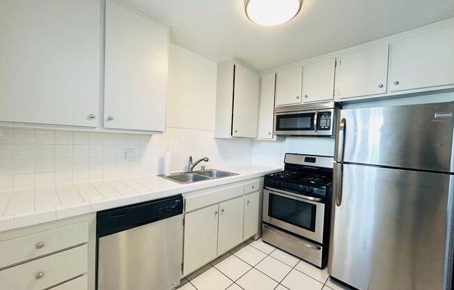 1 bed, 1 bath, $2,195, Unit 03