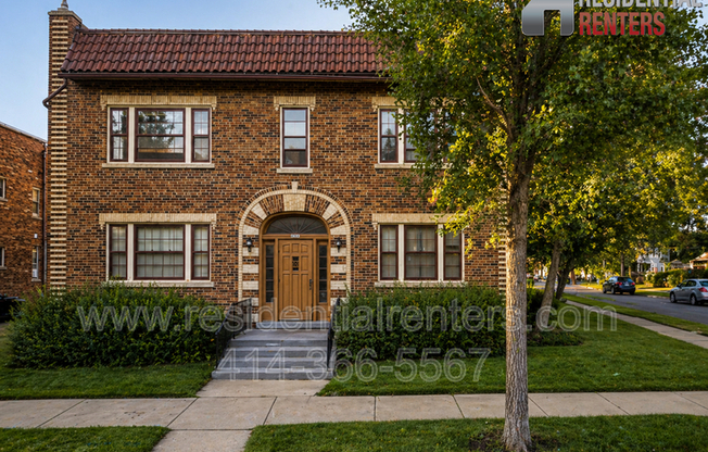 3047 S HOWELL AVE