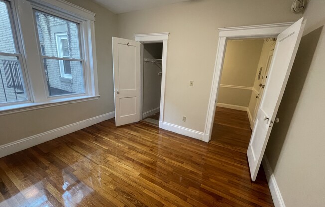 1 bed, 1 bath, $2,800, Unit 14