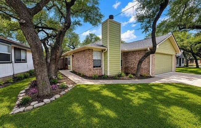 Beautiful 3 bedroom / Treed Lot / Round Rock Schools / Remodeled / Refrigerator