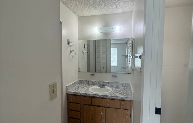 2 beds, 1.5 baths, $1,400