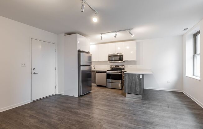 1 bed, 1 bath, $1,745, Unit 405