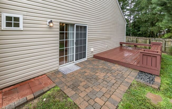 Charming 3 Bedroom Home for Rent with Fenced Back Yard!