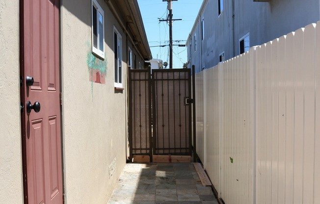 2 beds, 1 bath, 700 sqft, $2,995, Unit 4748
