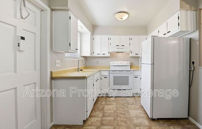 3934 E PICCADILLY RD