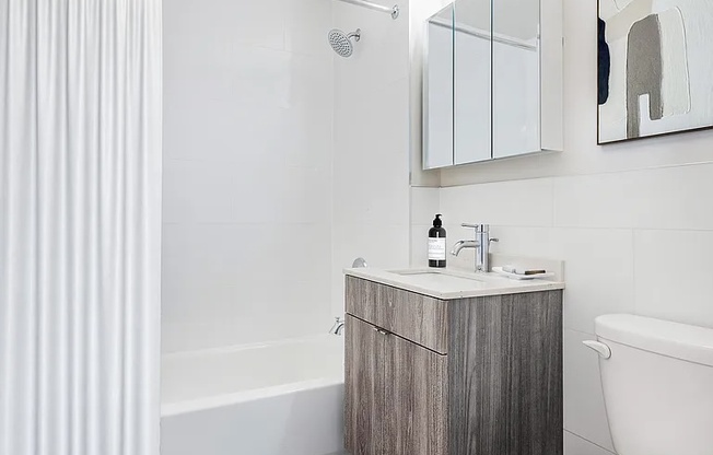 1 bed, 1.5 baths, $6,500, Unit 114
