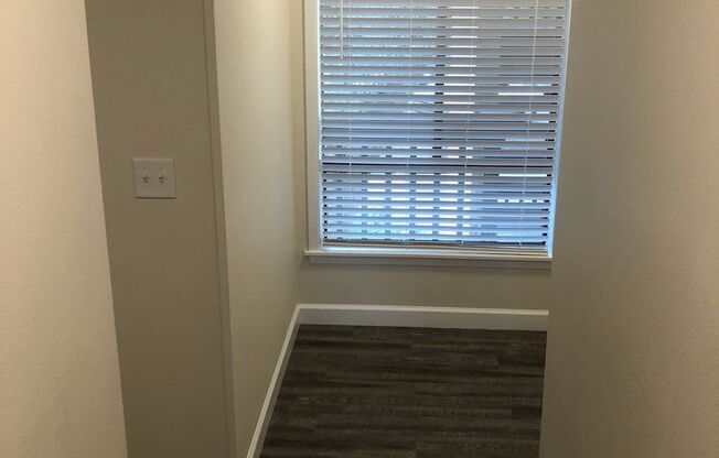 Studio, 1 bath, $1,300