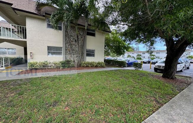 Lakeview Apartments - 5911 SW 41 St