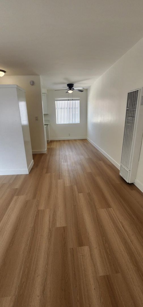 Spacious Studio - Renovated - Parking Available!