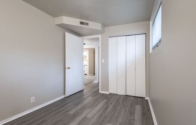 2 beds, 1 bath, 825 sqft, $959, Unit 3819 Jones St #101