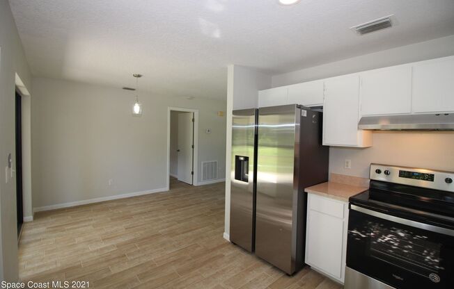 3 beds, 2 baths, $1,900