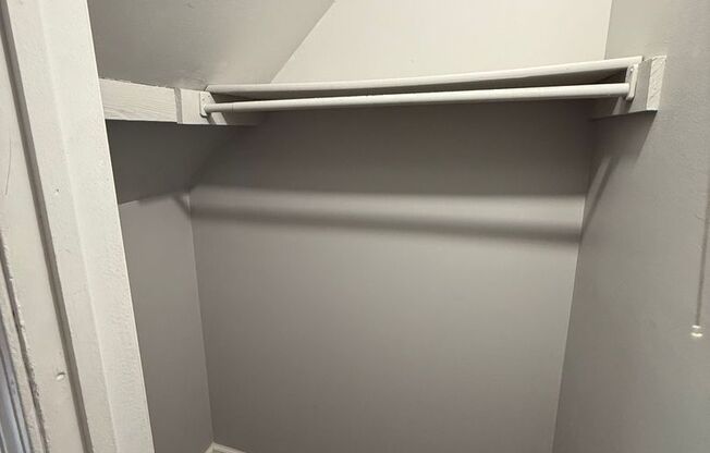 2 beds, 1.5 baths, 928 sqft, $1,085, Unit Unit 402