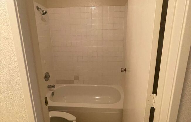 MOVE IN READY  2 bed / 2 Bath near UNR!