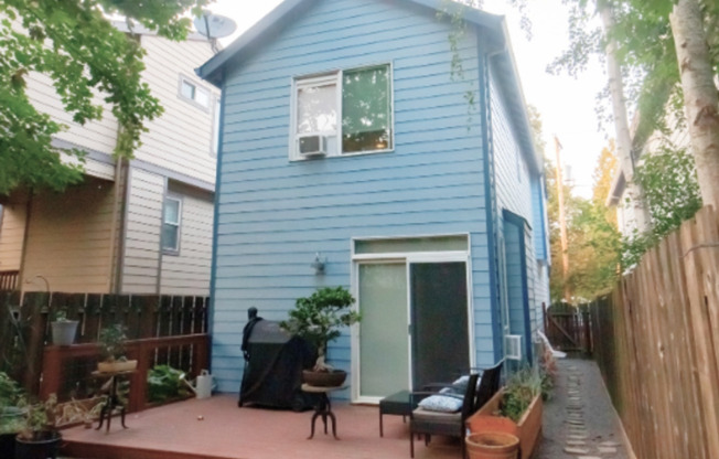 3 beds, 2.5 baths, $2,700