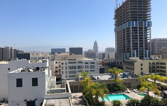 3 beds, 2 baths, 1,950 sqft, $5,500, Unit 1205