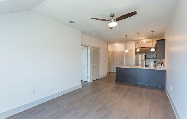 Studio, 1 bath, 580 sqft, $1,625