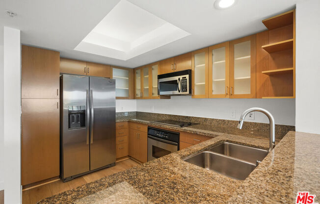 1 bed, 1.5 baths, 997 sqft, $4,450, Unit 610