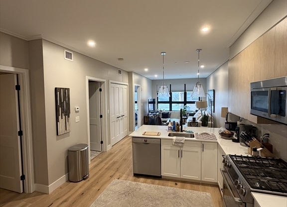 1 bed, 1 bath, 725 sqft, $3,700, Unit 209