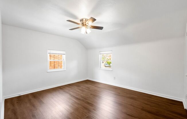 Stunning 2 bedroom home in Dormont available now!