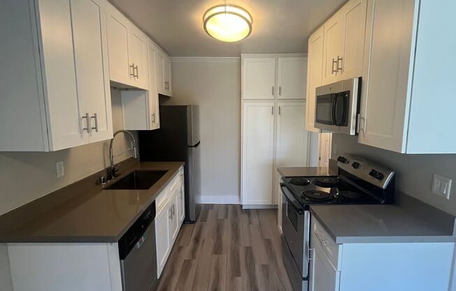2 beds, 2 baths, 1,015 sqft, $2,795, Unit 215