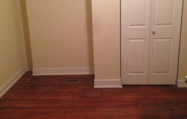 SPACIOUS  4BR/2BA CLOSE TO VCU PARKING DECK!  1242 PARKWOOD AVE.