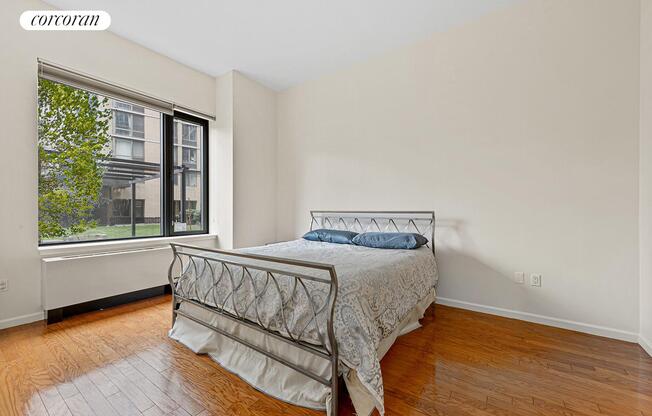 1 bed, 1.5 baths, 902 sqft, $4,800, Unit 1E