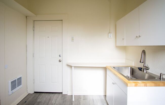 N Portland - Lease this Kenton Studio Ready Early July!
