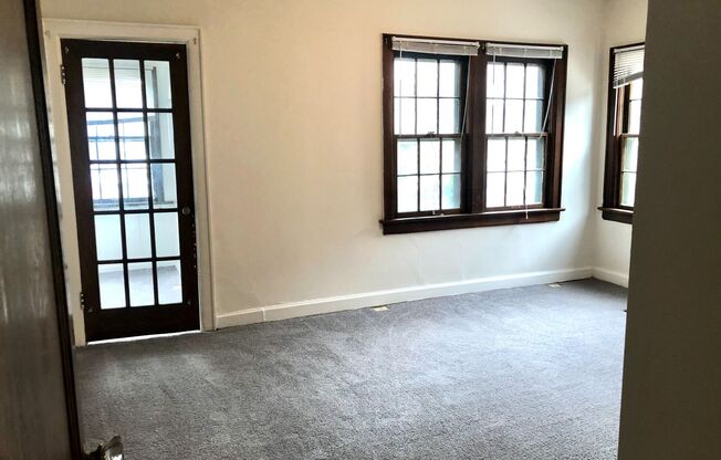 1 bed, 1 bath, $900, Unit B