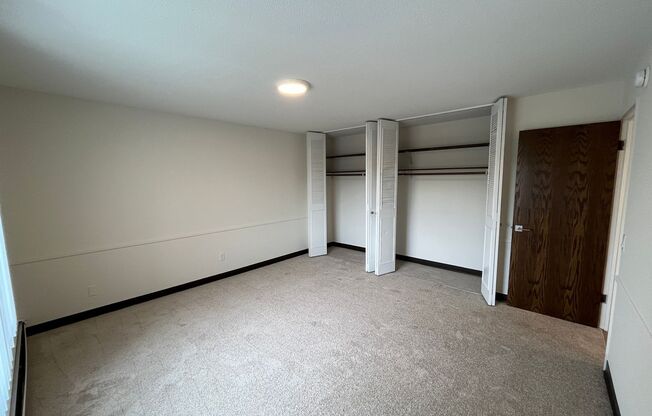 2 beds, 1 bath, 975 sqft, $1,490, Unit 2700-226