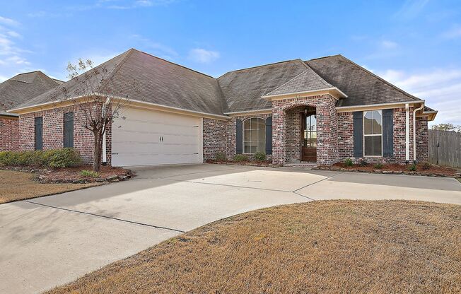 3 Bed/2 Bath MOVE-IN READY in Fall's Crossing- Gluckstadt!