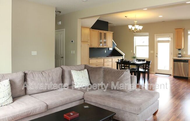 2335 Laura Vista Dr NW