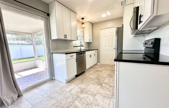 Fantastic 2br/1ba/1car gar available now in Seminole!